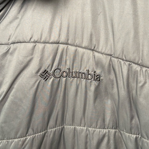 Columbia Silver Puffer Jacket with Lightweight Insulation - Picture 7 of 9